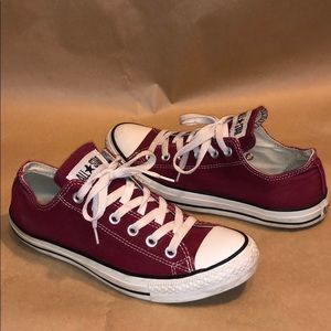 Burgundy converse size 9